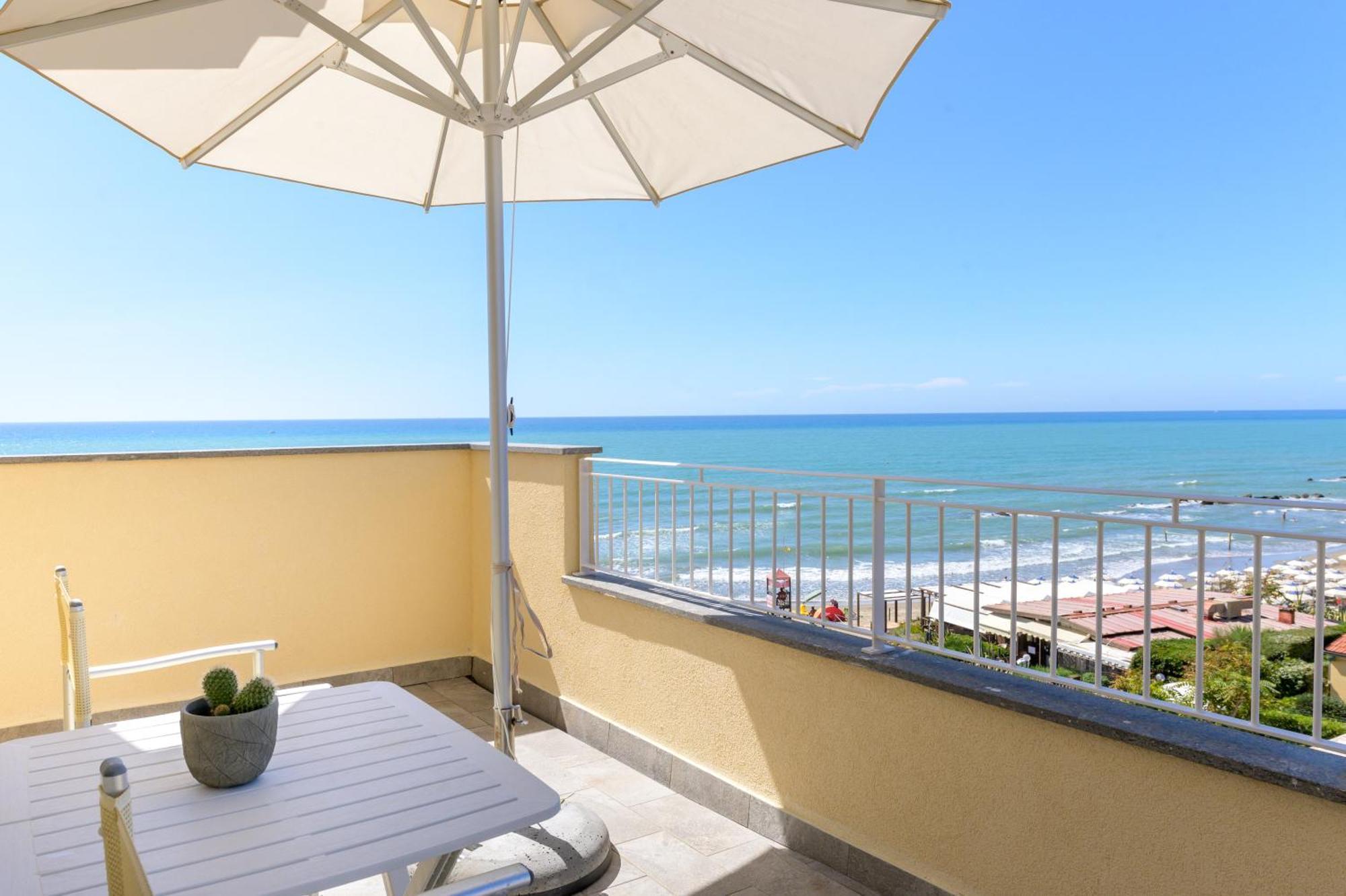 Deluxe Triple Room Sea View